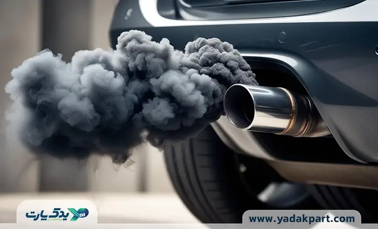 خارج شدن دود تیره غلیظ با بوی بد از اگزوز یکی از علائم خرابی سنسور اکسیژن