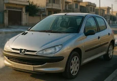 خودرو ایرانی در یک صبح سرد با دود اگزوز و ریپ زدن موتور