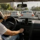 علت خنک نکردن کولر ماشین در ترافیک و تلاش راننده برای تنظیم کولر